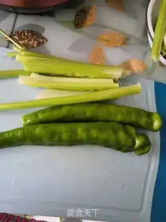 Make Celery chili step 0