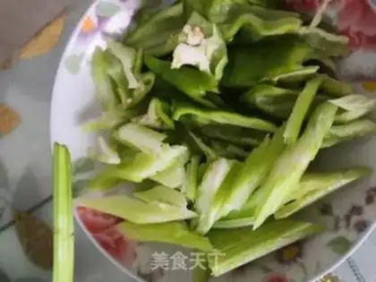 Make Celery chili step 1