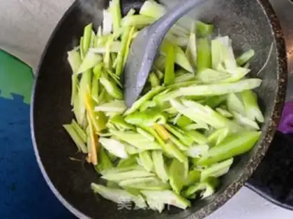 Make Celery chili step 2