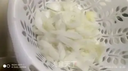 Make Onion fried chicken step 1