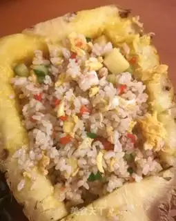 Make Pineapple shrimp fried rice step 3