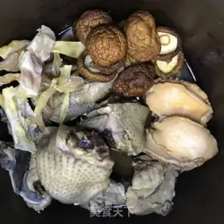 Make Abalone mushroom chicken soup step 0