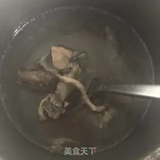 Make Abalone mushroom chicken soup step 1