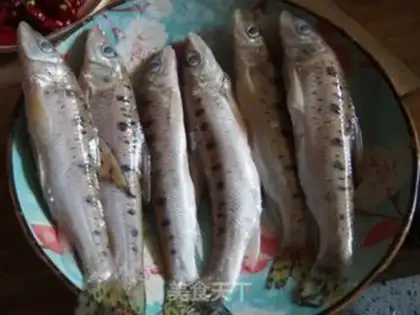 Make Dry-pot wild fish step 1