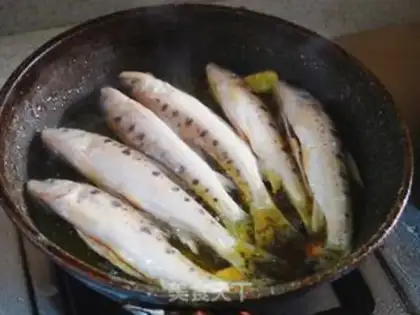 Make Dry-pot wild fish step 2