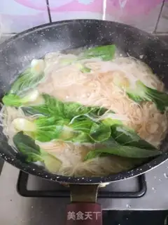 Make Fresh chicken soup and egg noodles step 5
