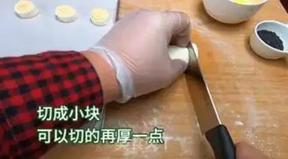 Make Hand-picked banana rolls step 2