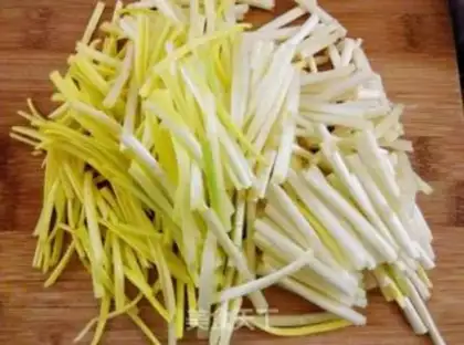 Make Garlic fried eggs step 0