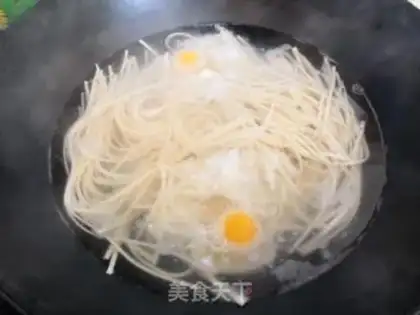 Make A green egg noodles step 1
