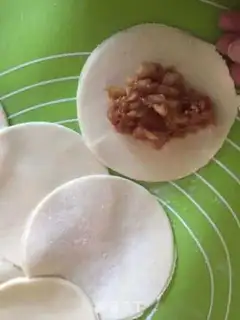 Make Big cabbage pork dumplings step 3