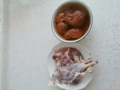 Make Monkey mushrooms, duck leg soup step 0