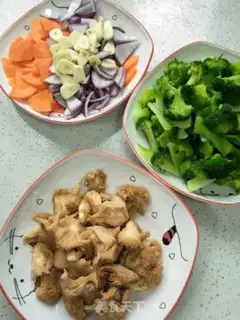 Make Monkey mushrooms and broccoli step 4