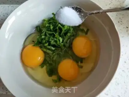 Make Celery leaves and fried eggs step 2