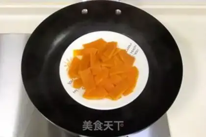 Make Ginger roses, pumpkin round step 1