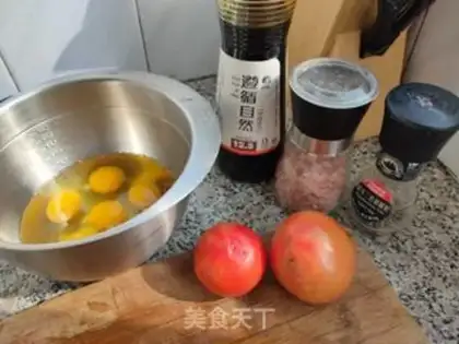 Make Tomato fried eggs step 0
