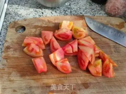 Make Tomato fried eggs step 1