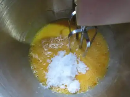 Make SpongeBob cake step 3