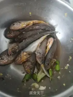 Make Blow up the yellowfish step 0