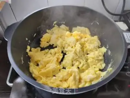 Make Tomato fried eggs step 4