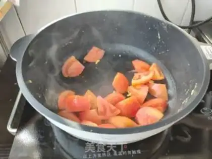 Make Tomato fried eggs step 5