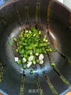 Make Shrimp onions, sour noodles step 2