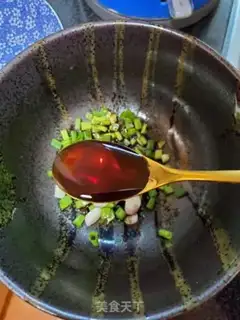 Make Shrimp onions, sour noodles step 4