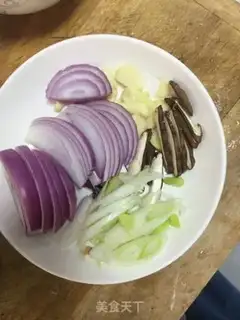 Make Onion fried chicken step 1