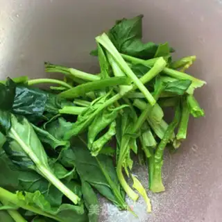Make A spinach mix fan step 3