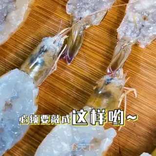 Make Flowers with rich shrimp step 4