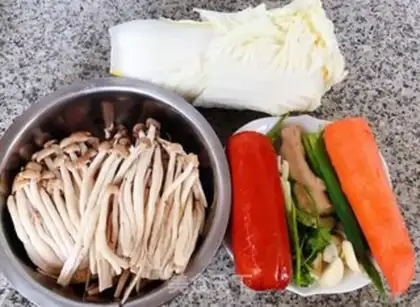 Make Ham crab-flavored cabbage step 0