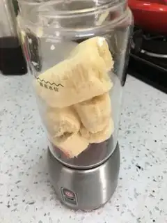 Make Banana shake step 1