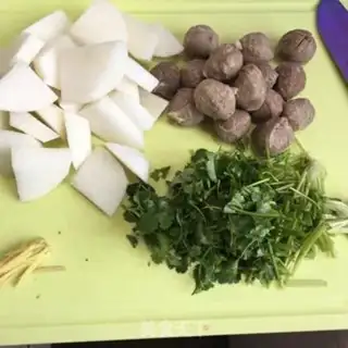 Make Roach beefball soup step 0