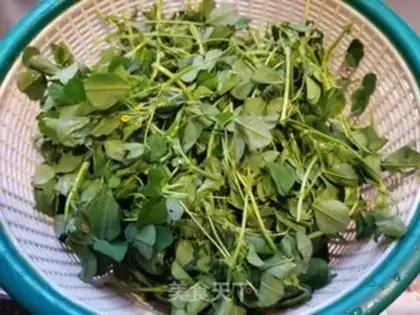 Make Eggs and weeds step 1