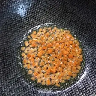Make Spicy beef fried rice step 1
