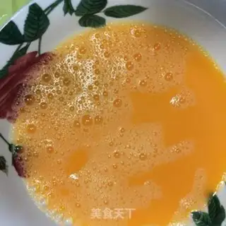 Make Eggs and meat chops step 1