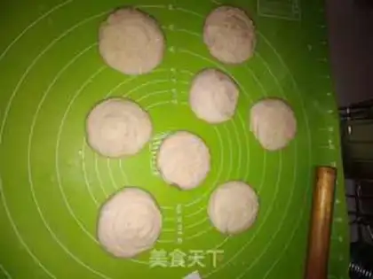 Make Red sugar sesame cake step 4