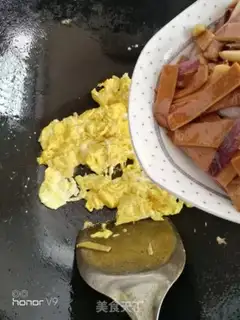 Make Onion tofu dry fried eggs step 7