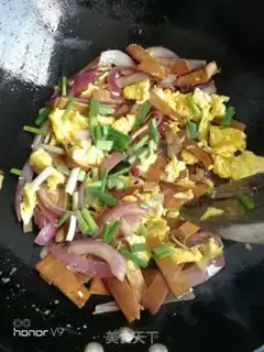Make Onion tofu dry fried eggs step 9