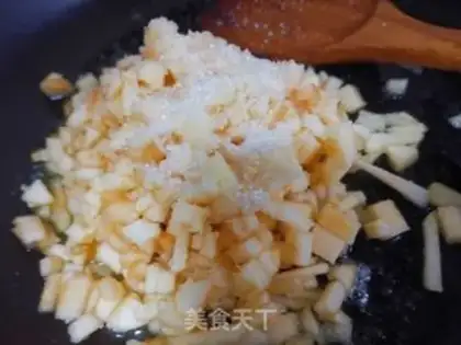 Make Ten minutes fast-hand apple pie step 2