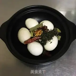 Make Five spicy tea eggs step 3