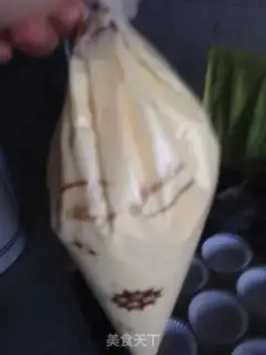 Make SpongeBob cake step 5