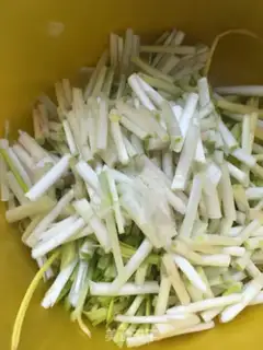 Make Garlic fried beans step 1