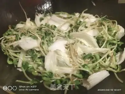 Make Black bean sprouts and cabbage step 5