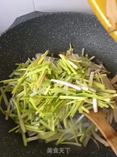 Make Garlic fried beans step 9