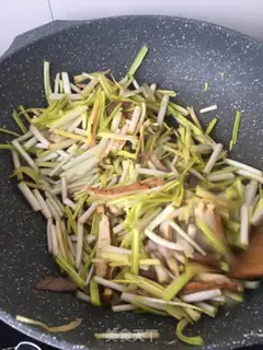 Make Garlic fried beans step 11