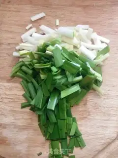 Make Scrambled eggs step 1