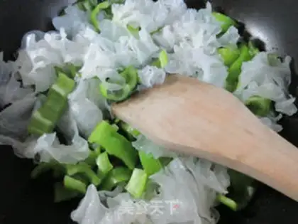 Make Green peppers and silver ears step 3