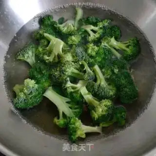 Make Garlic broccoli step 2