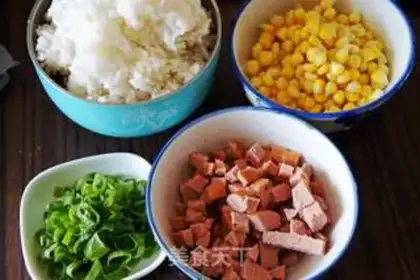 Make Black pepper beef sausage fried rice step 0
