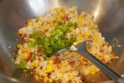 Make Black pepper beef sausage fried rice step 5
